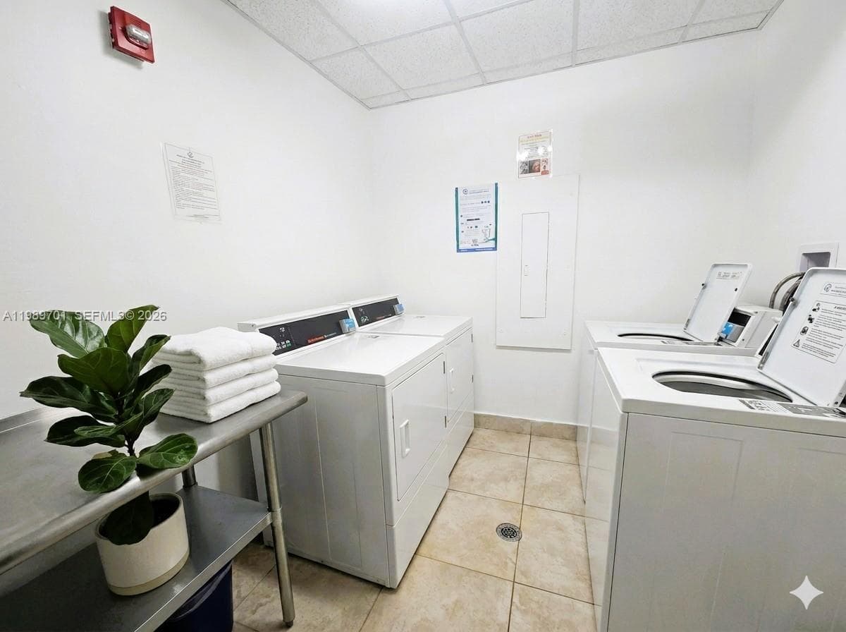 2851 NE 183rd St # 905E, Aventura FL 33160 — 20