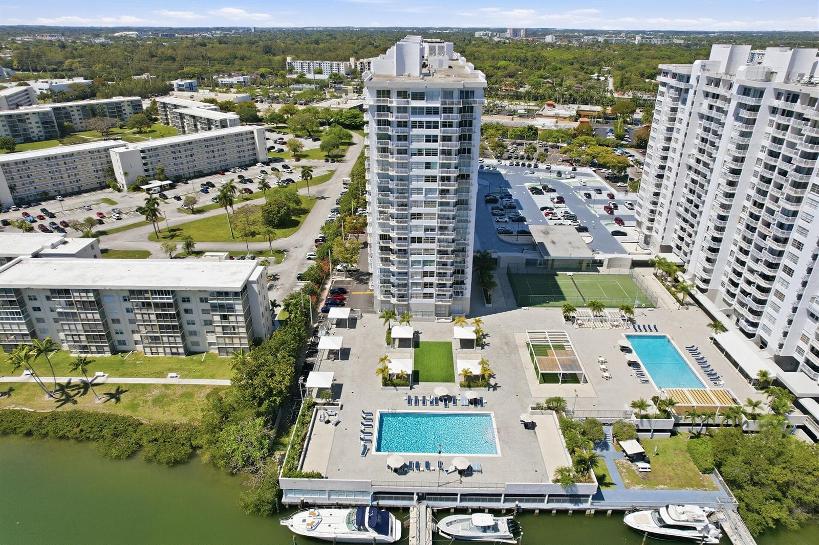 18011 Biscayne Boulevard # 1502, Aventura FL 33160 — 25