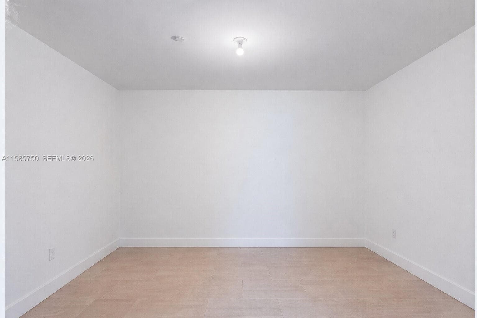 1000 Brickell Plz # 2812, Miami FL 33131 — 27