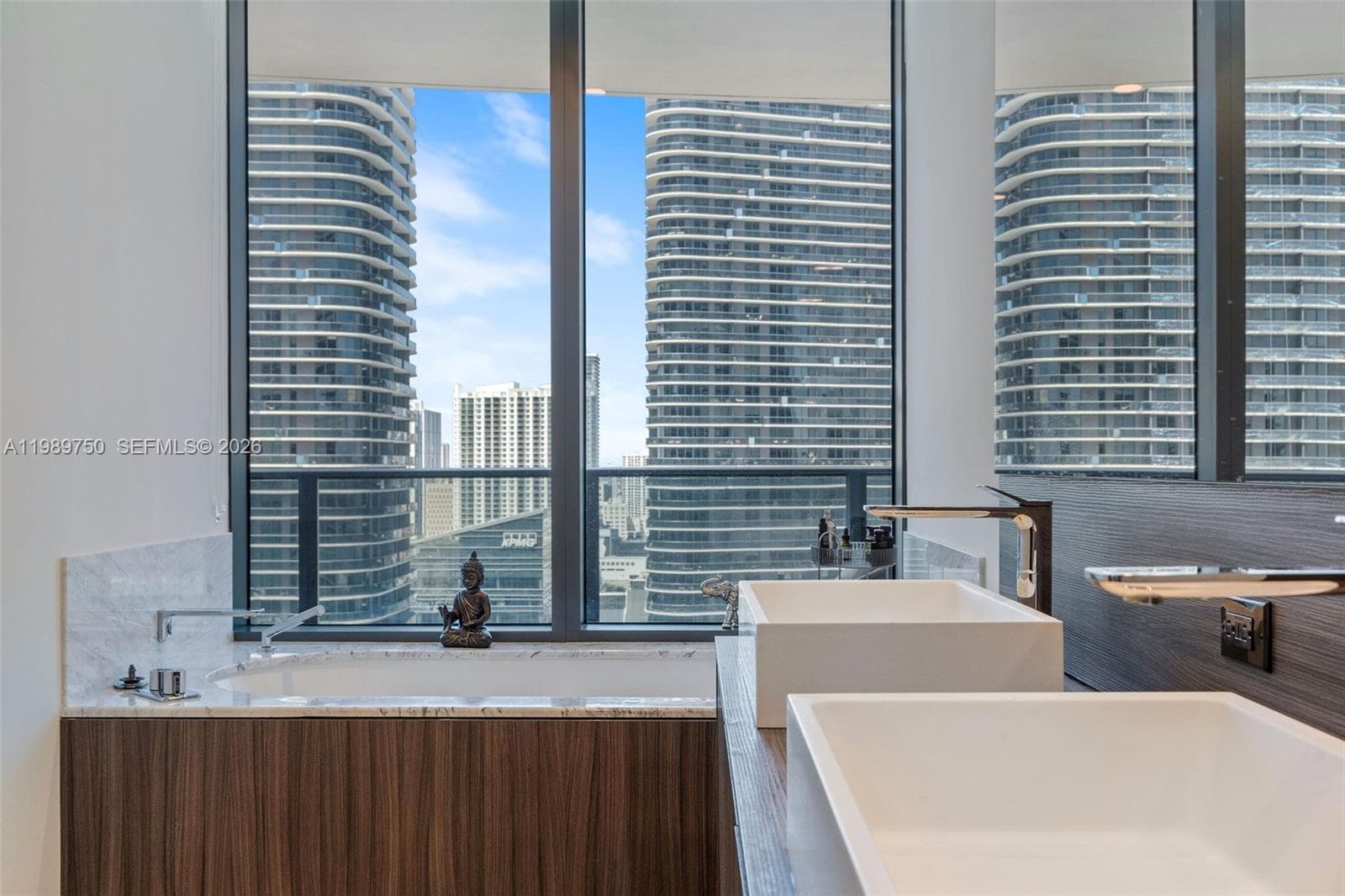 1000 Brickell Plz # 2812, Miami FL 33131 — 17