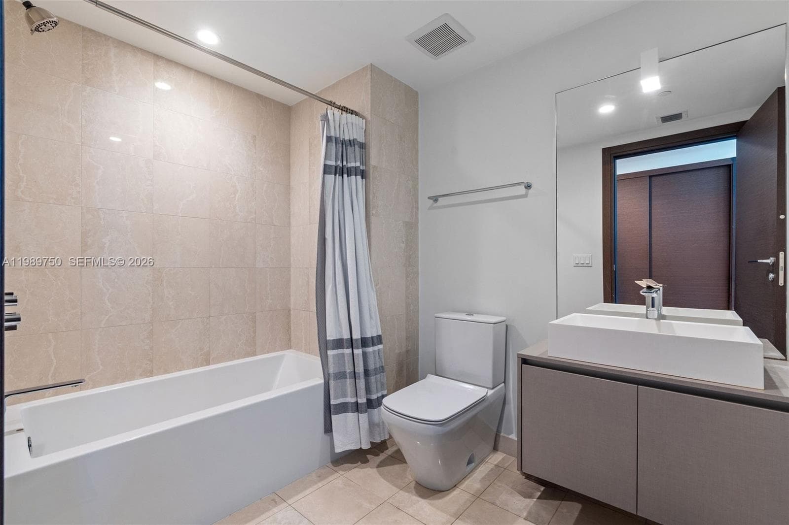 1000 Brickell Plz # 2812, Miami FL 33131 — 26