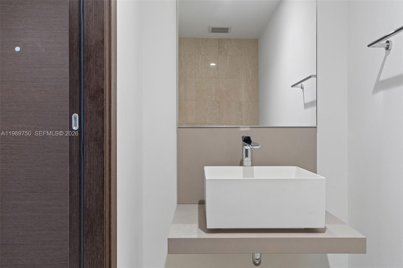 1000 Brickell Plz # 2812, Miami FL 33131 — 33