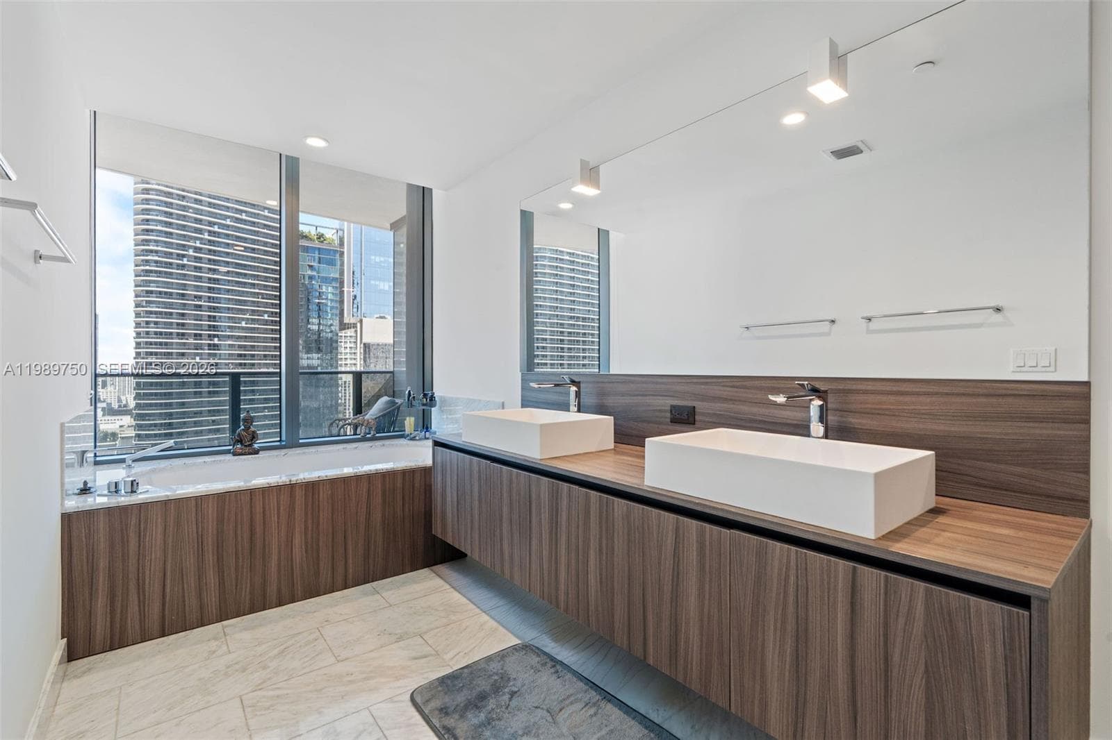 1000 Brickell Plz # 2812, Miami FL 33131 — 18