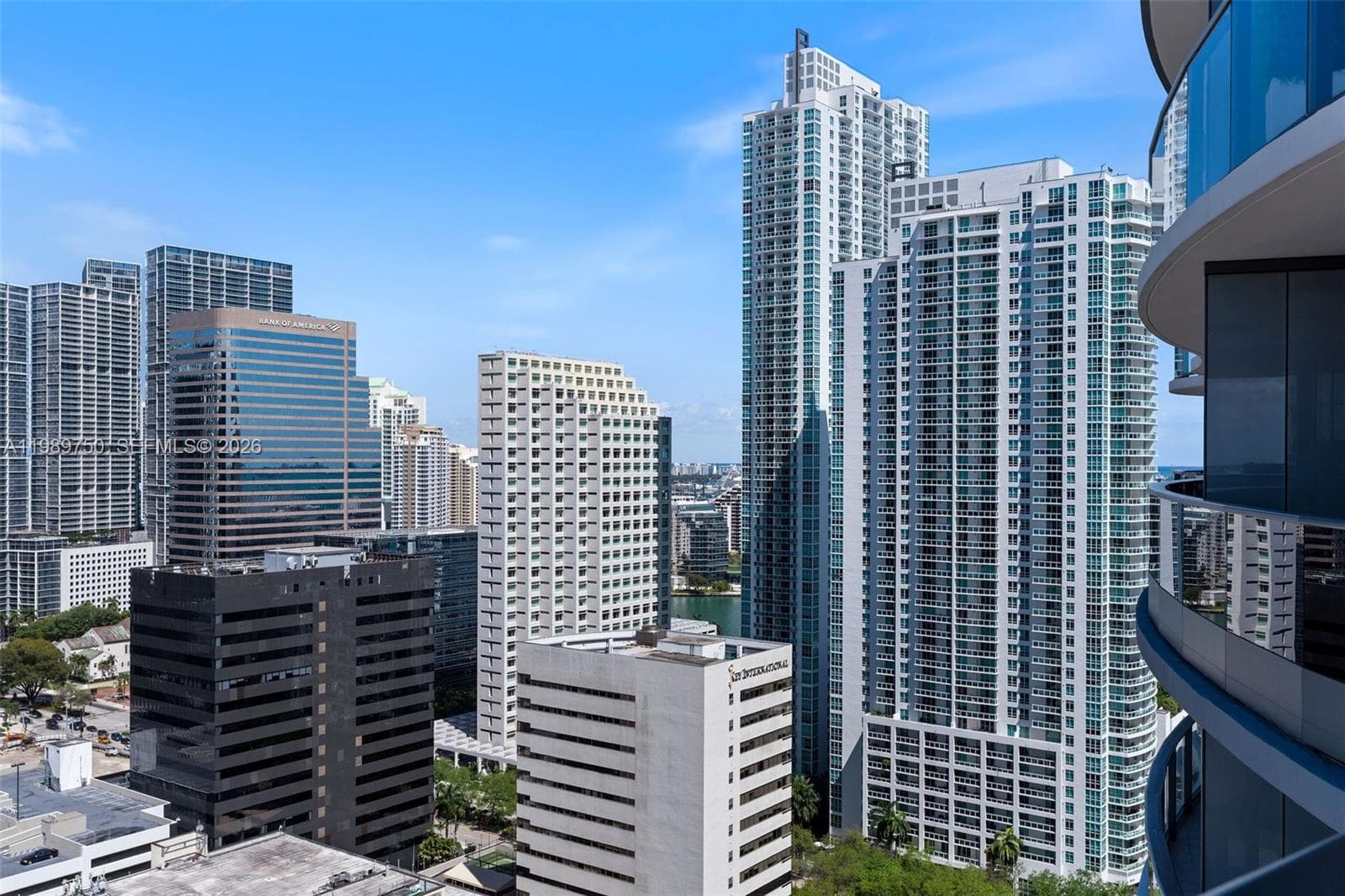 1000 Brickell Plz # 2812, Miami FL 33131 — 29