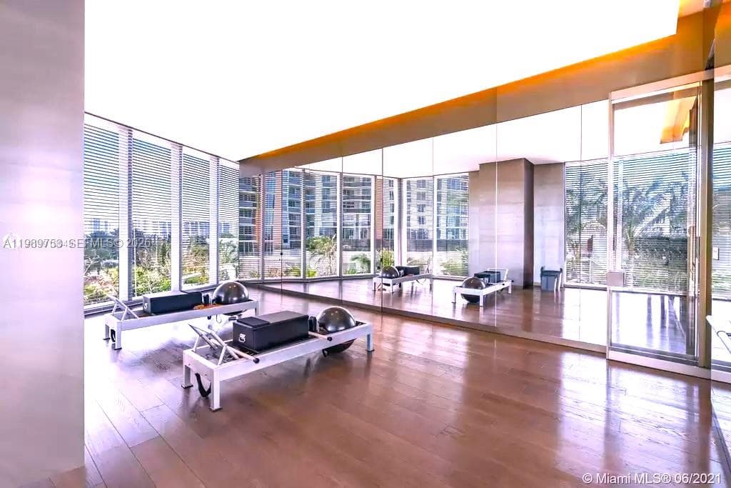 18975 Collins Ave # 5105, Sunny Isles Beach FL 33160 — 47