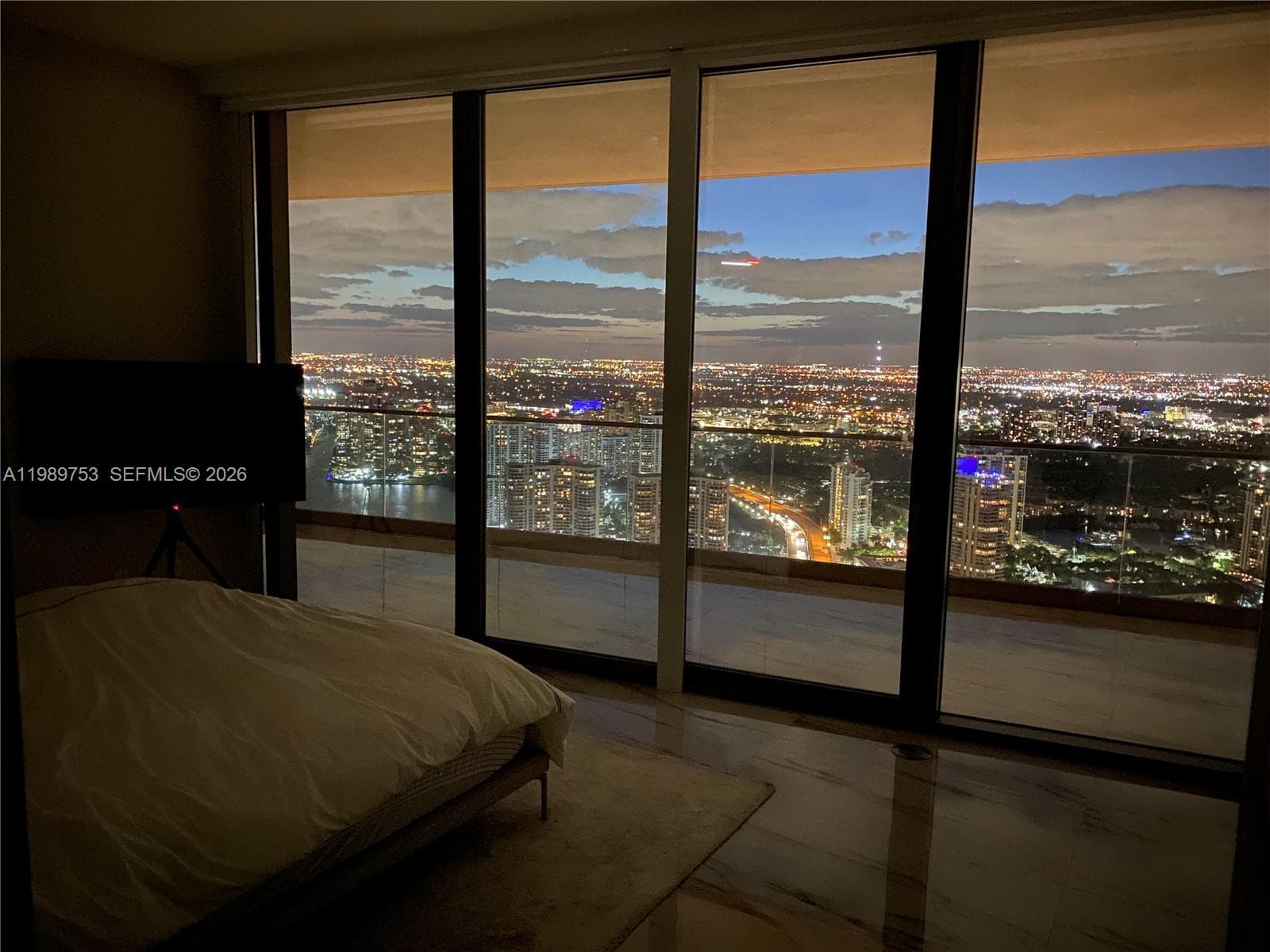 18975 Collins Ave # 5105, Sunny Isles Beach FL 33160 — 30