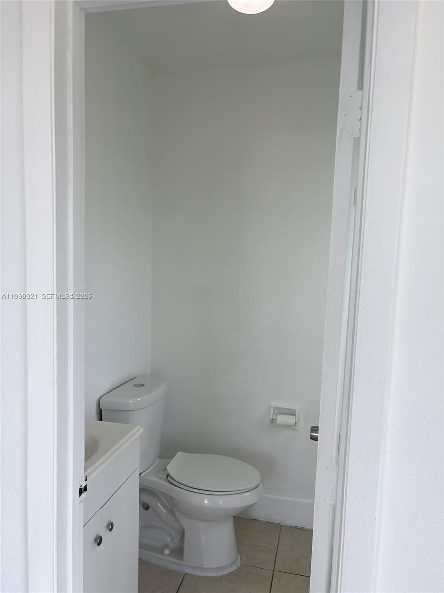 3675 W 11th Ave # 320, Hialeah FL 33012 — 13