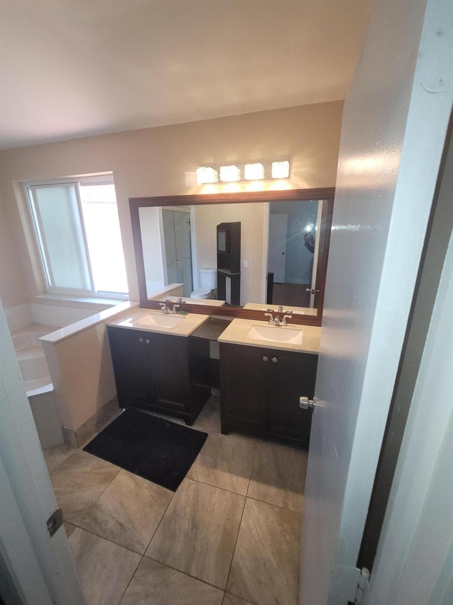 8448 NW 196th Terrace, Hialeah FL 33015 — 17