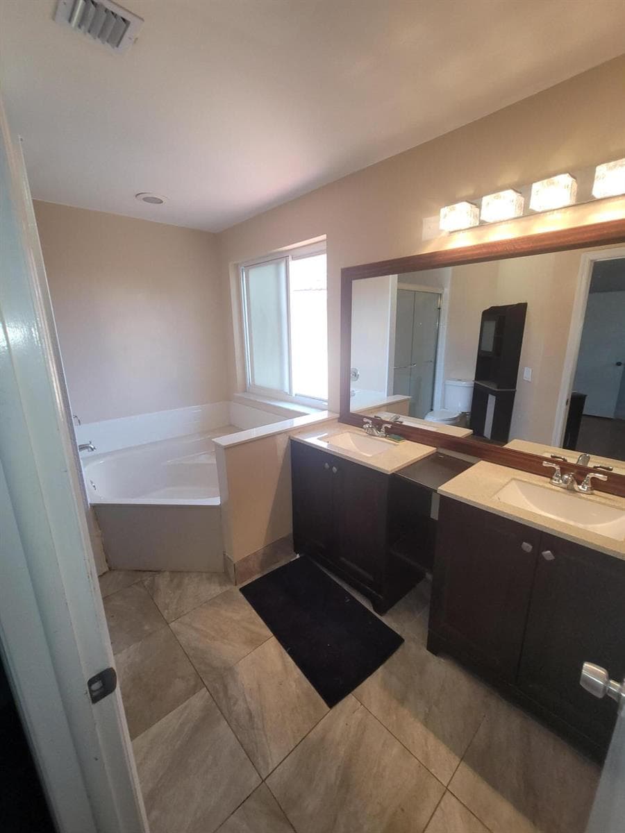 8448 NW 196th Terrace, Hialeah FL 33015 — 18