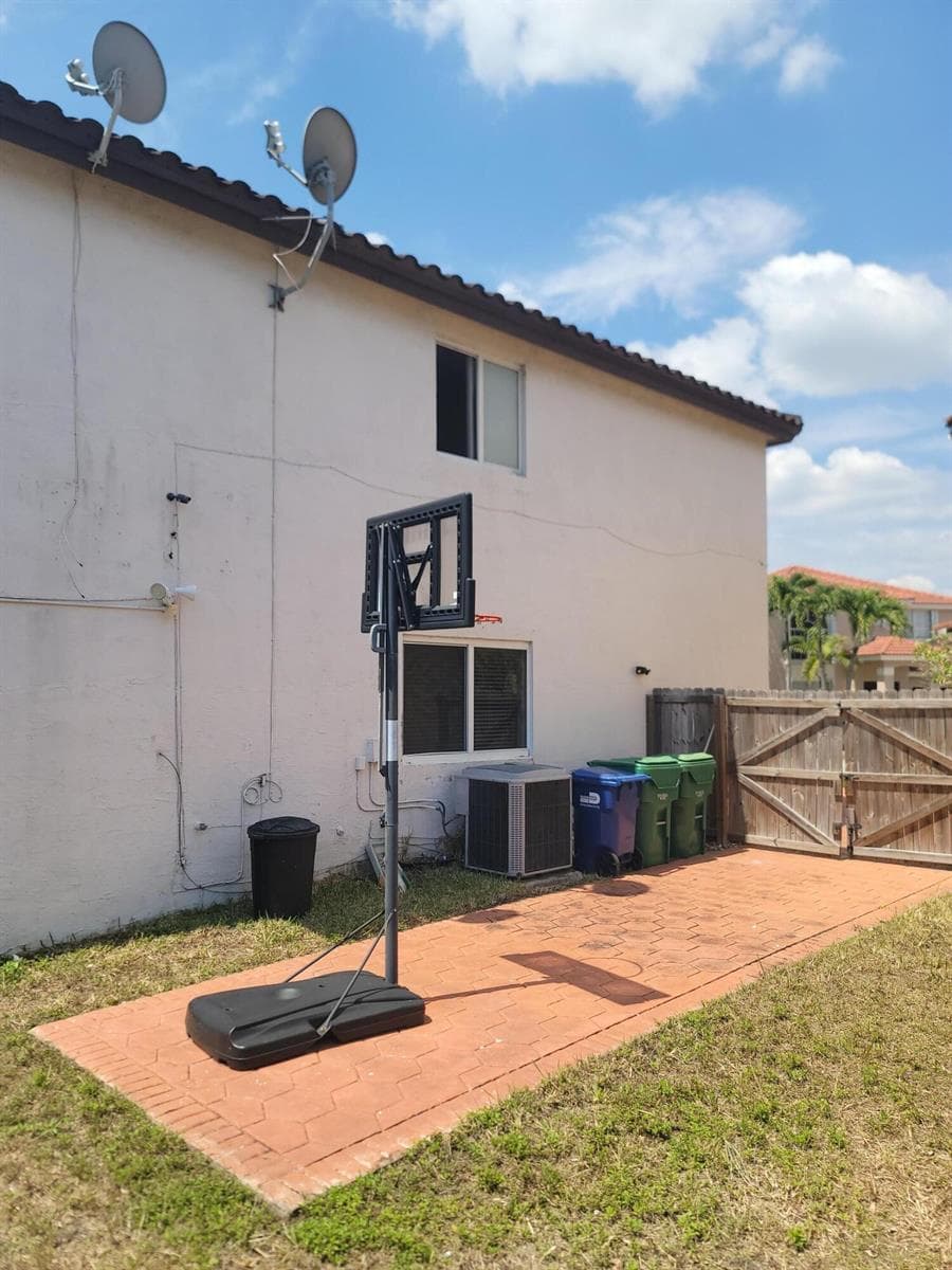 8448 NW 196th Terrace, Hialeah FL 33015 — 58