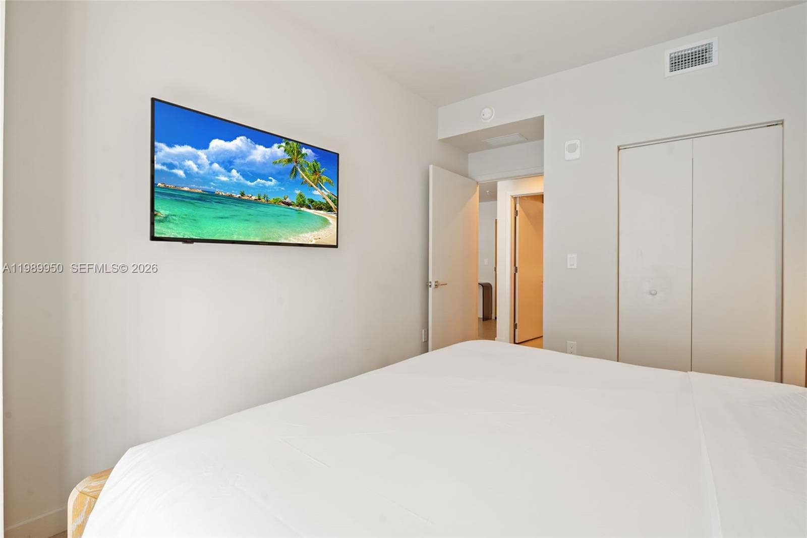 11 NE 6th St # 2605, Miami FL 33132 — 17