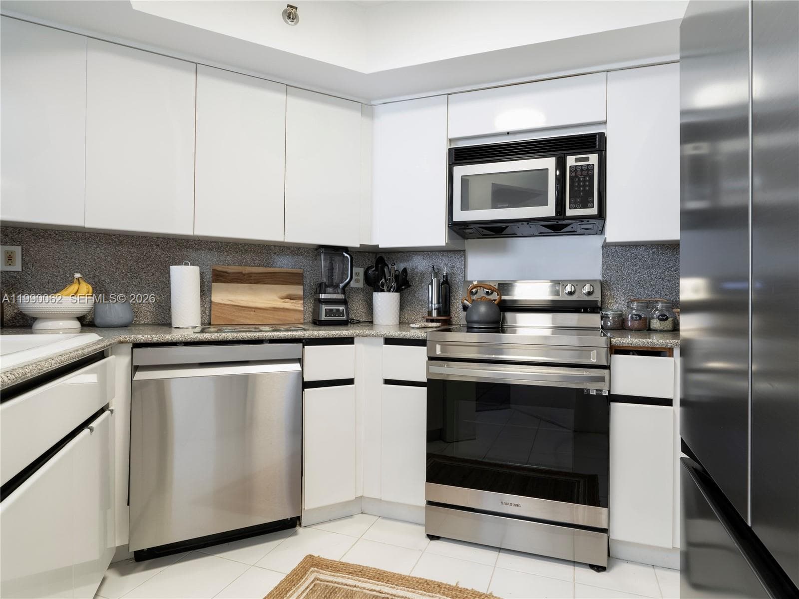6767 Collins Ave # 1704, Miami Beach FL 33141 — 11