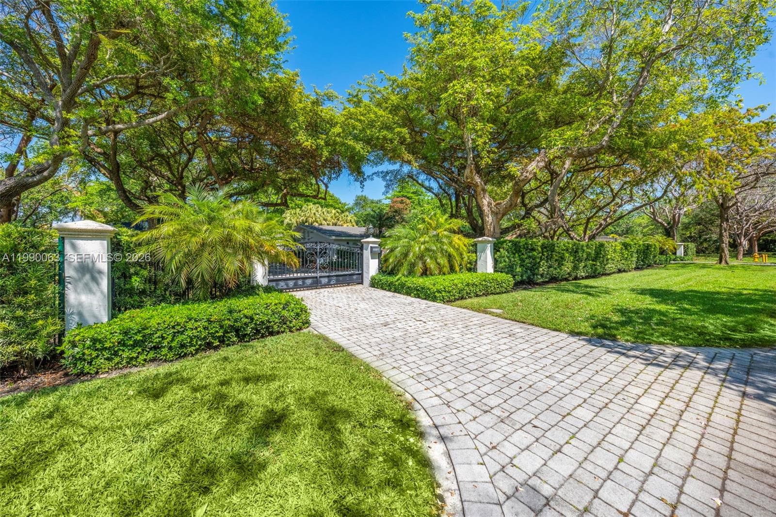 6601 Chapman Field Dr, Pinecrest FL 33156 — 2