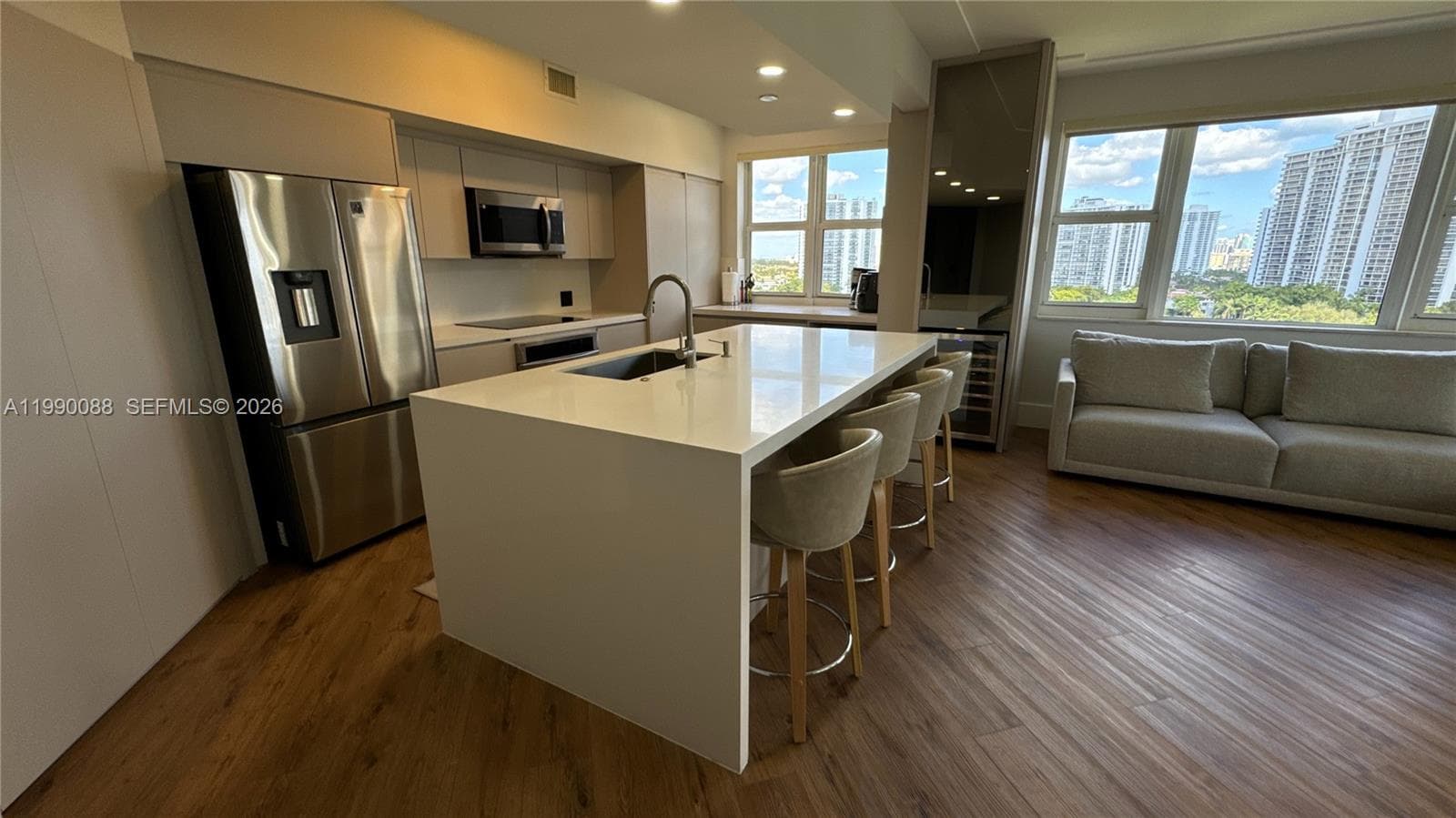 20000 E Country Club Dr # 1016, Aventura FL 33180 — 2