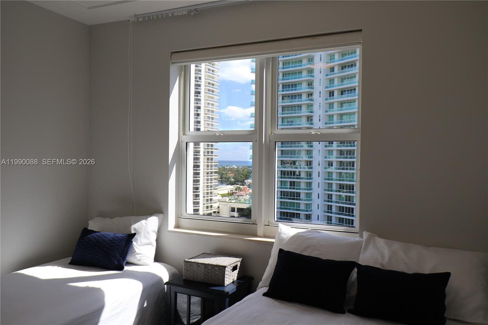 20000 E Country Club Dr # 1016, Aventura FL 33180 — 22