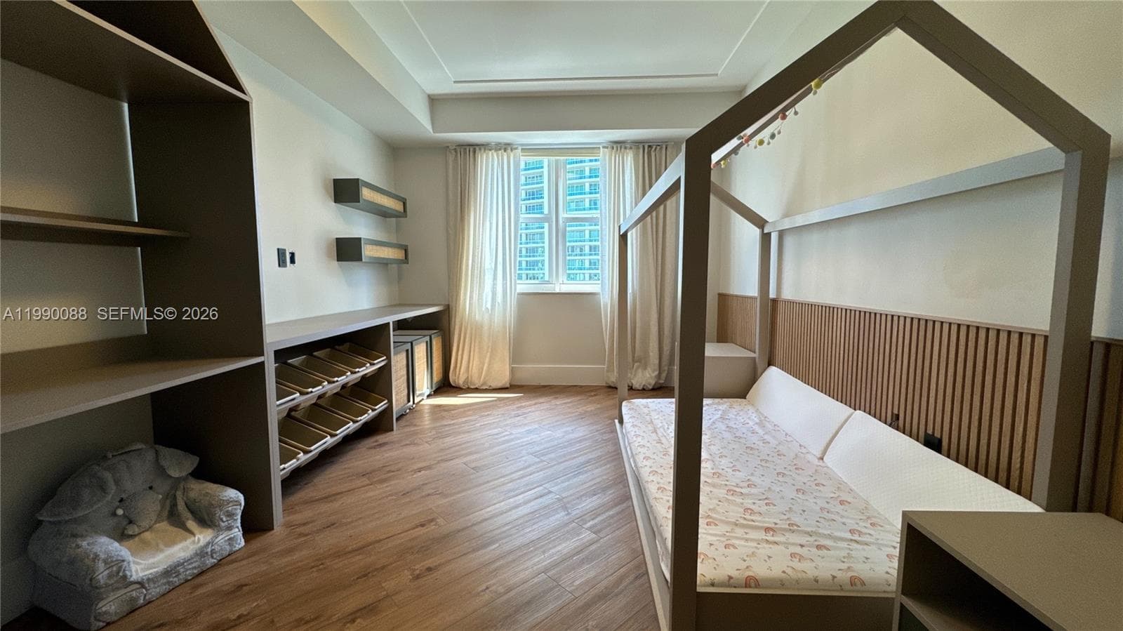 20000 E Country Club Dr # 1016, Aventura FL 33180 — 25