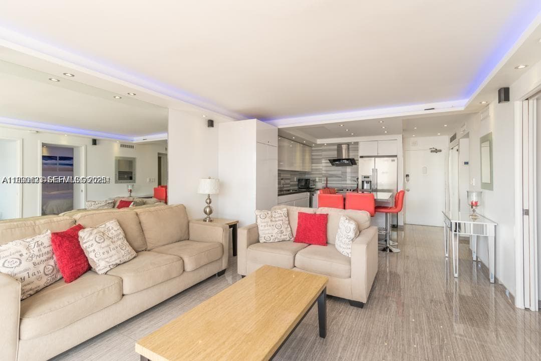 401 Ocean Dr # 1124, Miami Beach FL 33139 — 1