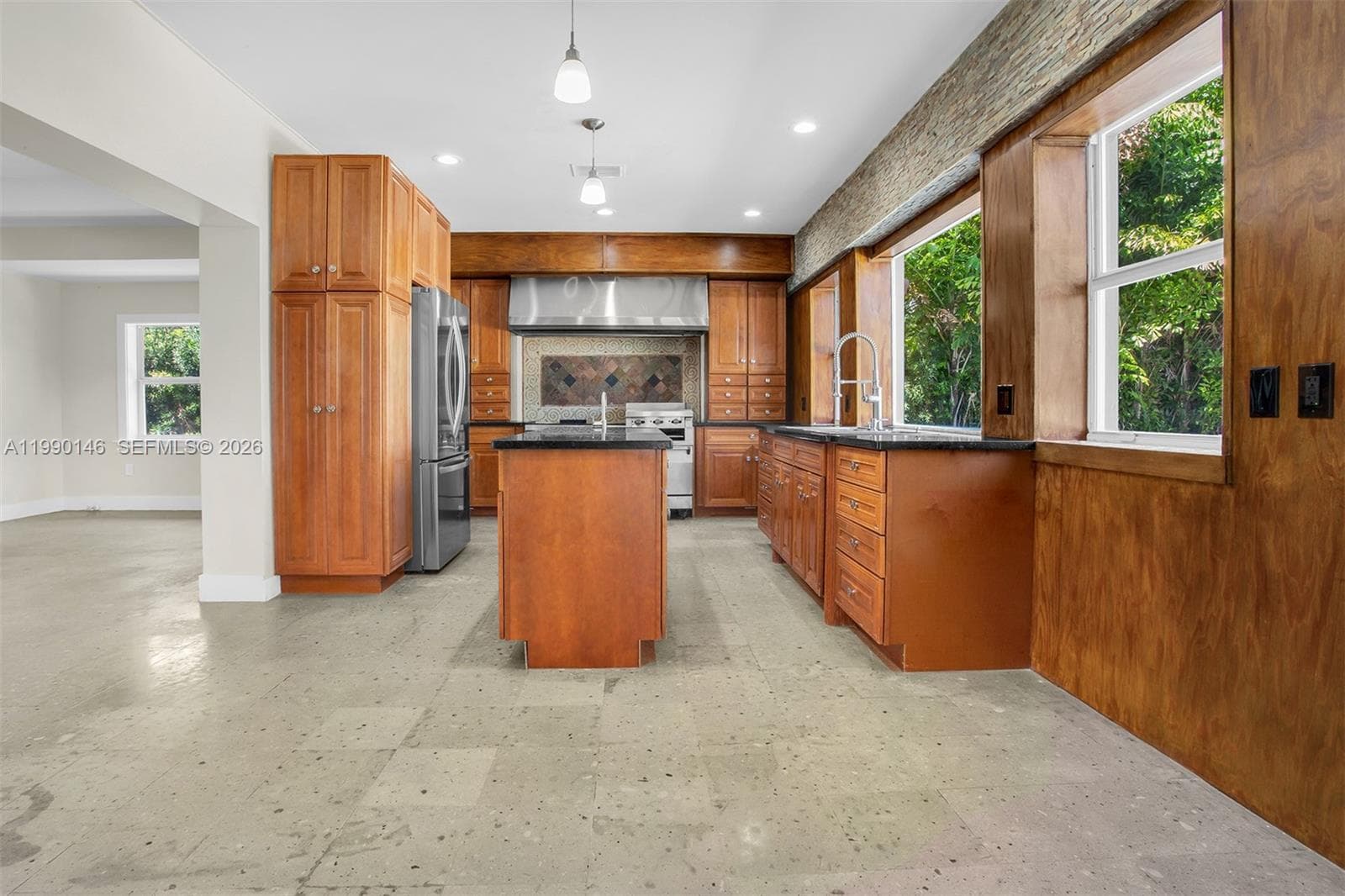 545 S Shore Dr, Miami Beach FL 33141 — 37