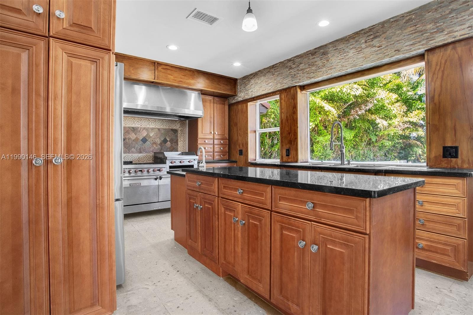 545 S Shore Dr, Miami Beach FL 33141 — 40