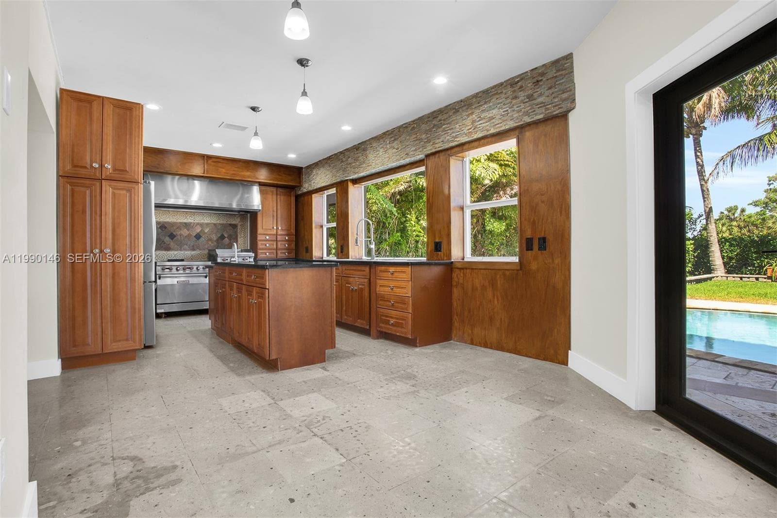 545 S Shore Dr, Miami Beach FL 33141 — 35