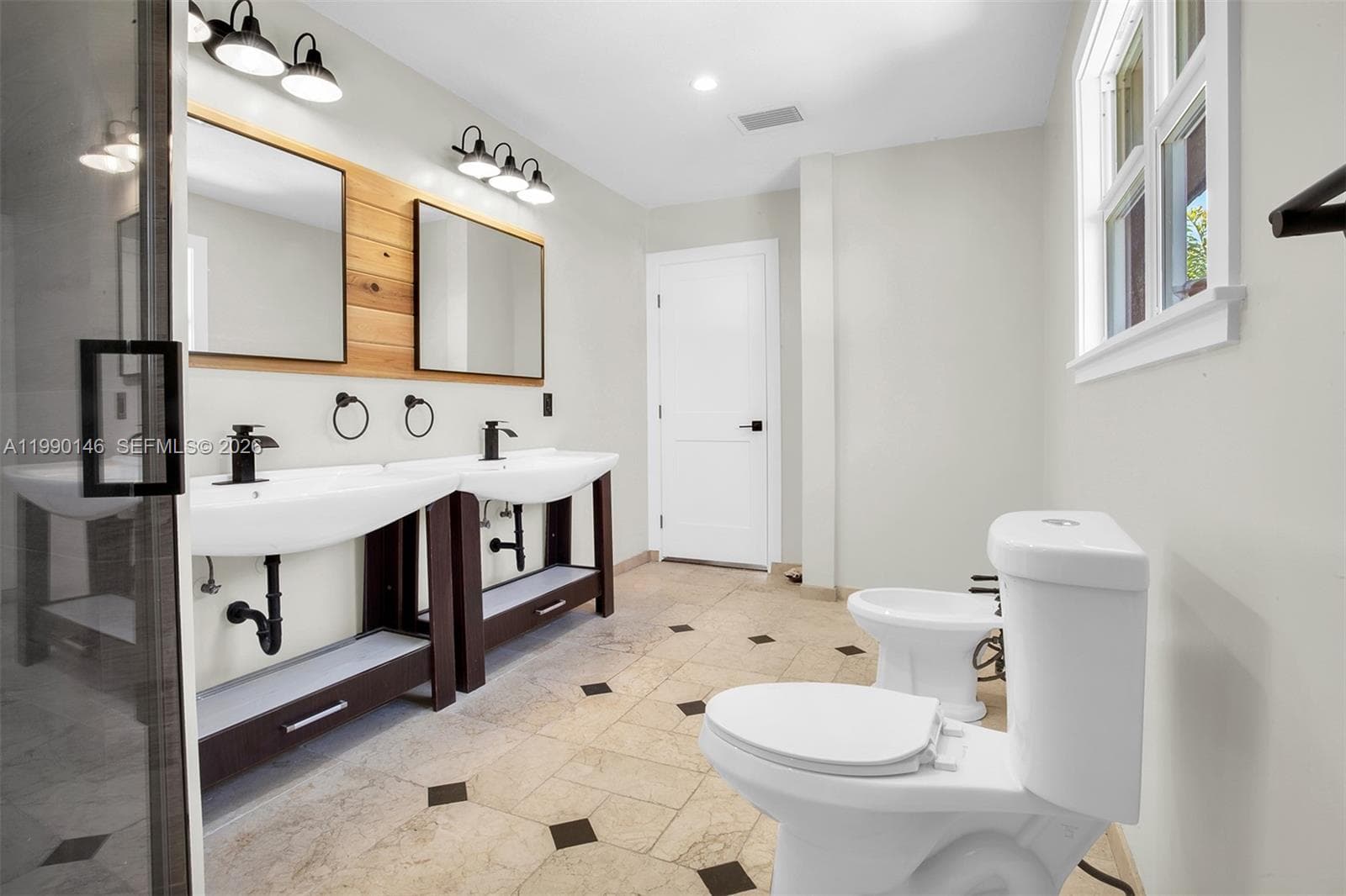 545 S Shore Dr, Miami Beach FL 33141 — 78