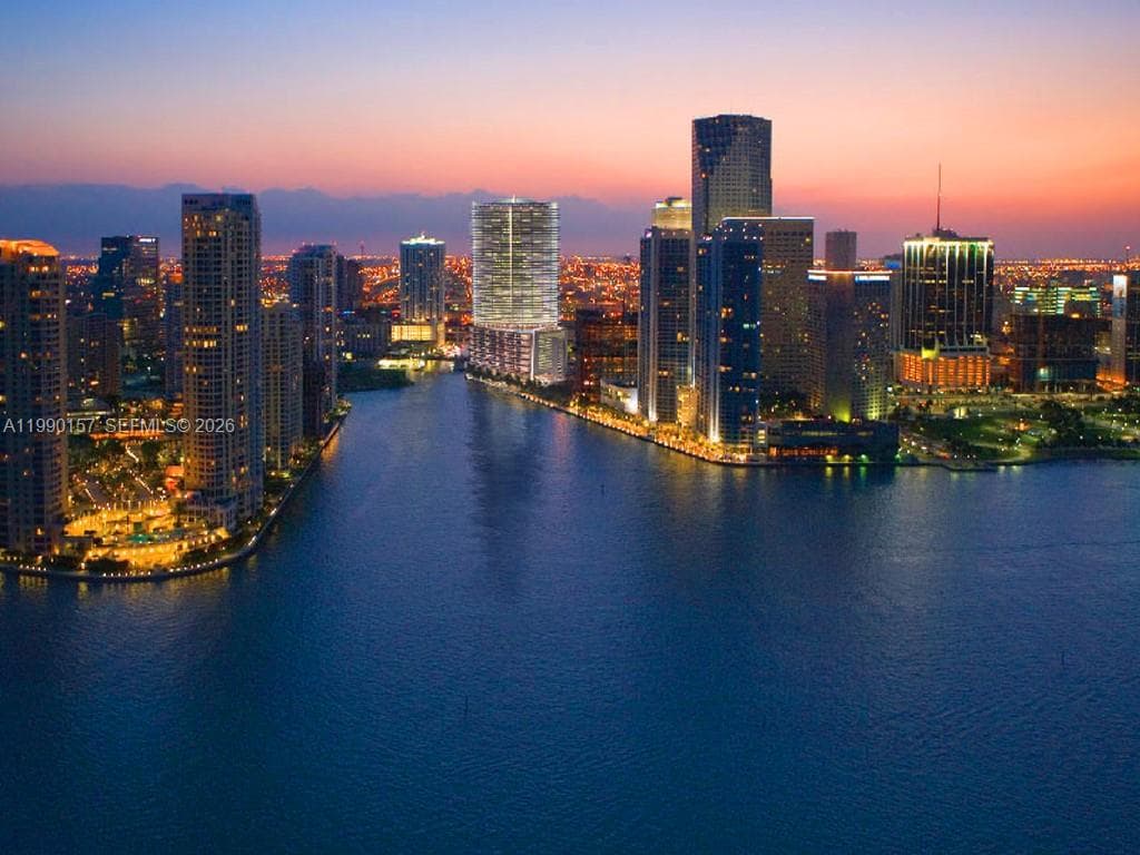 200 BISCAYNE BLVD WY # 4512, Miami FL 33131 — 17