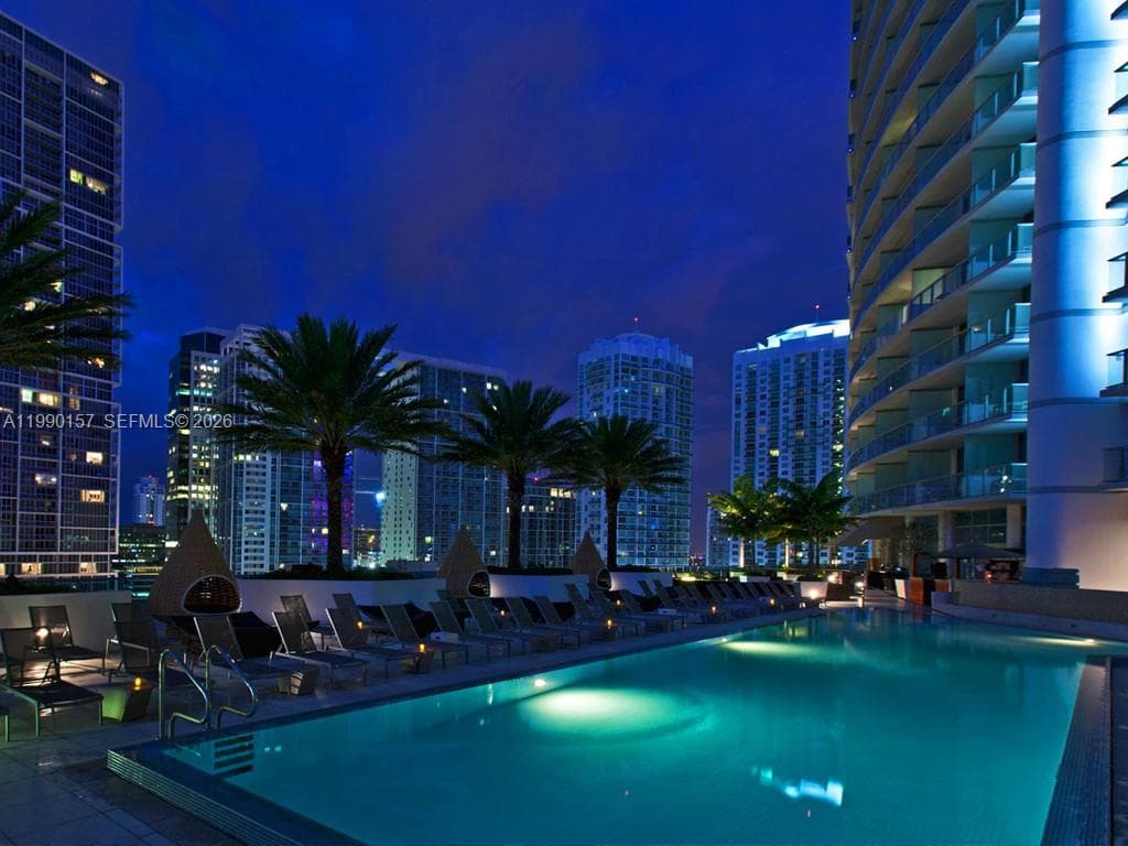200 BISCAYNE BLVD WY # 4512, Miami FL 33131 — 18