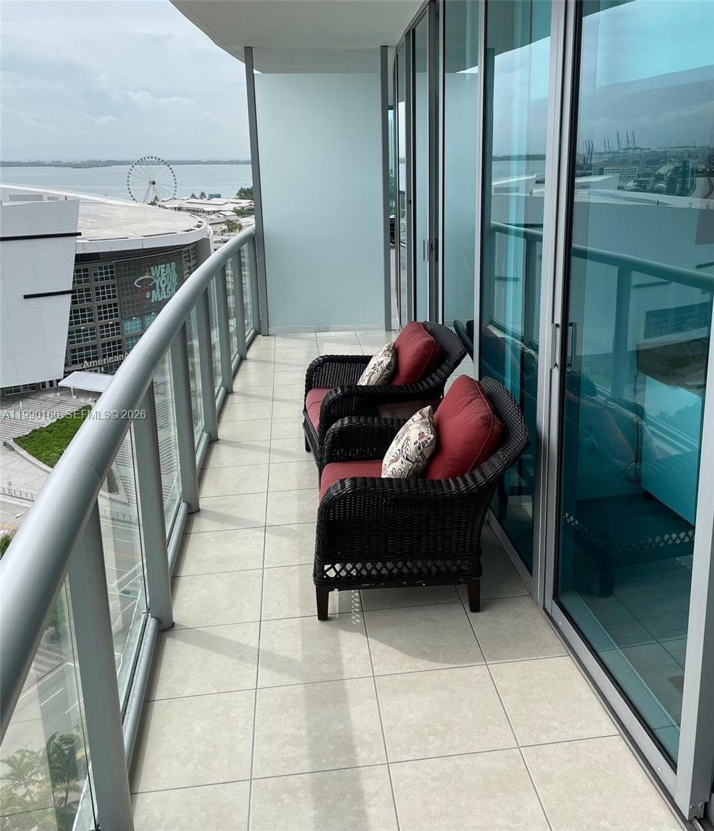 888 Biscayne Blvd # 1810, Miami FL 33132 — 24