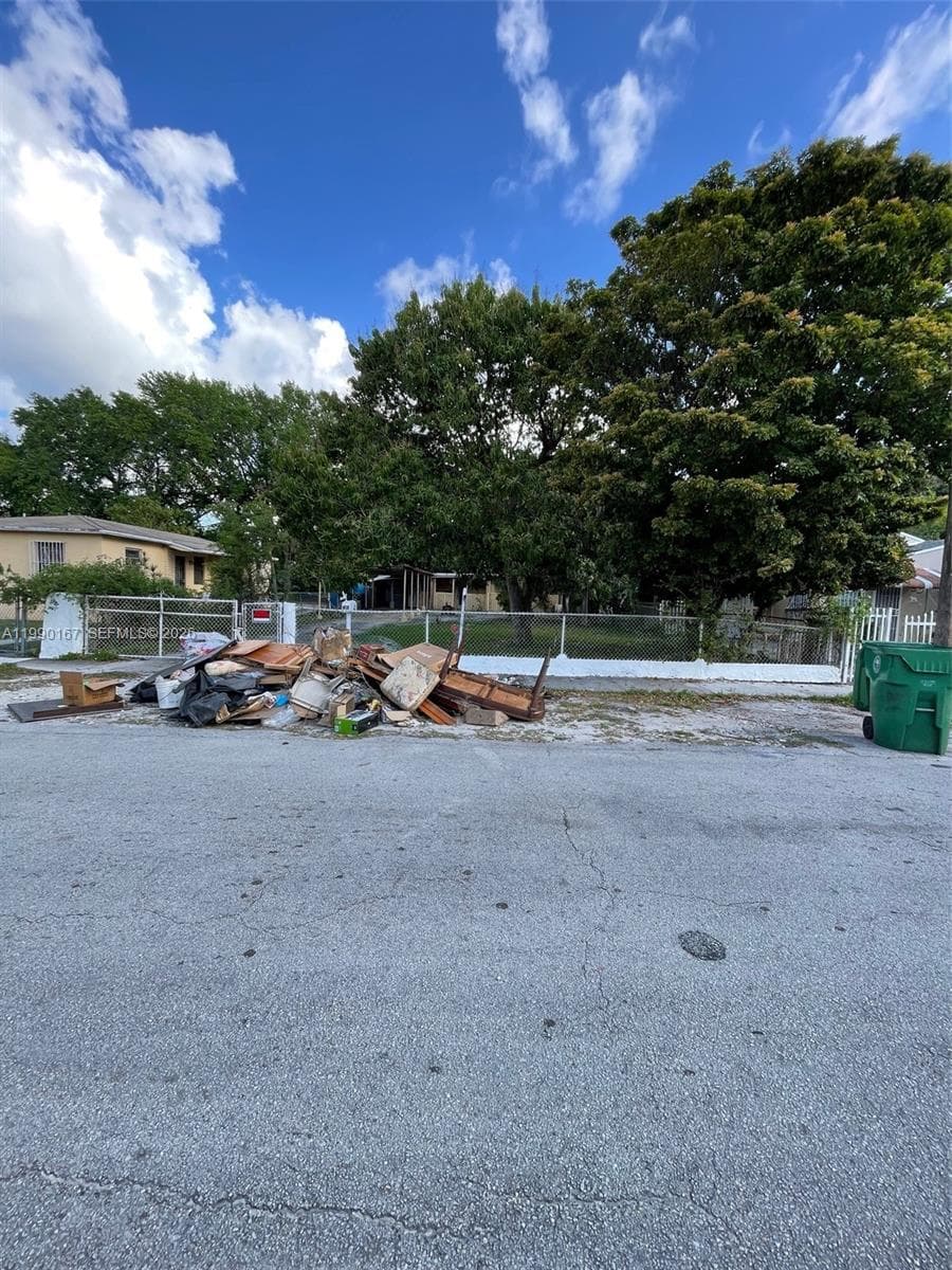 43 NW 58th St, Miami FL 33127 — 1