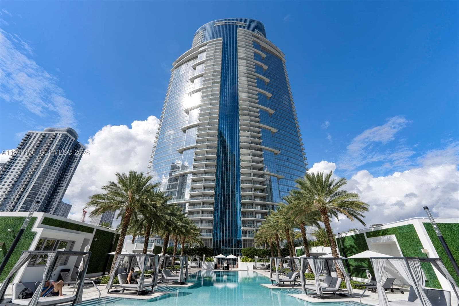 851 NE 1st Ave # 302, Miami FL 33132 — 16