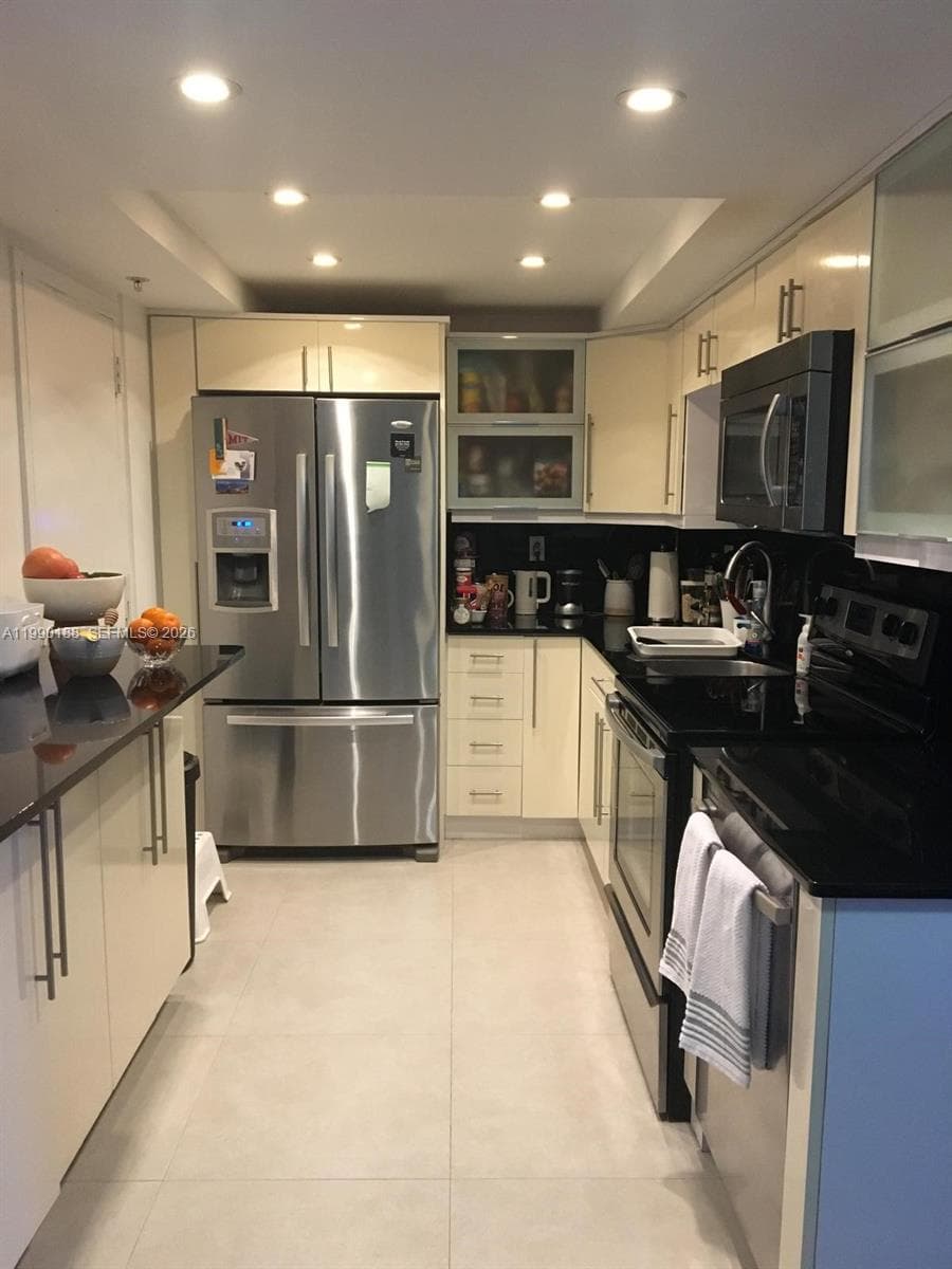 2333 Brickell Ave, Miami FL 33129 — 9