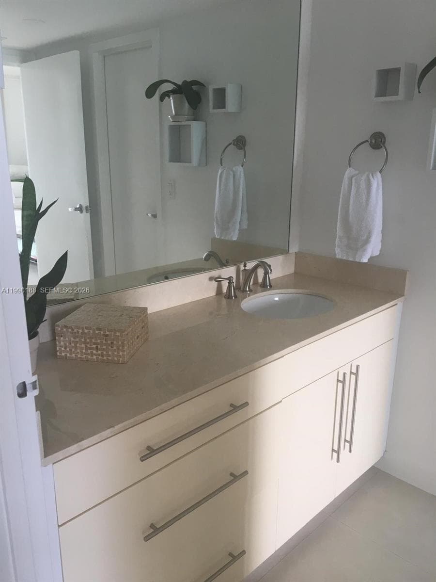 2333 Brickell Ave, Miami FL 33129 — 10