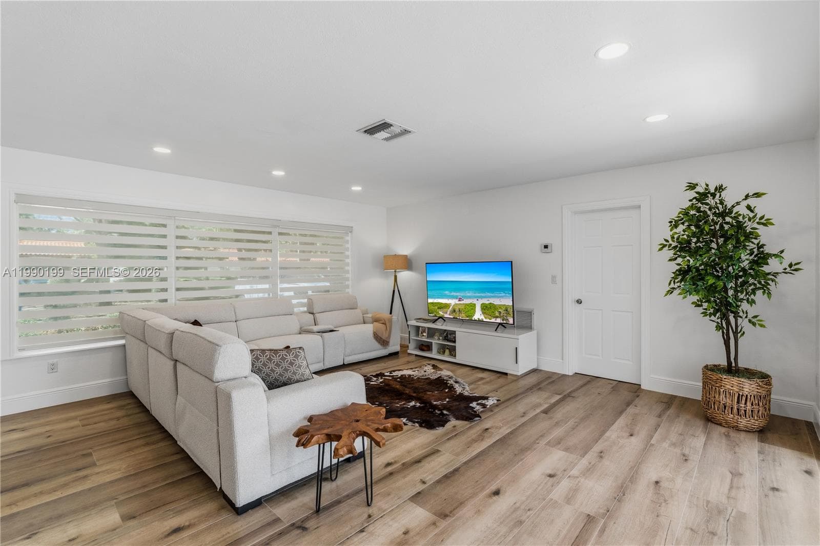 7327 Sabal Dr, Miami Lakes FL 33014 — 24