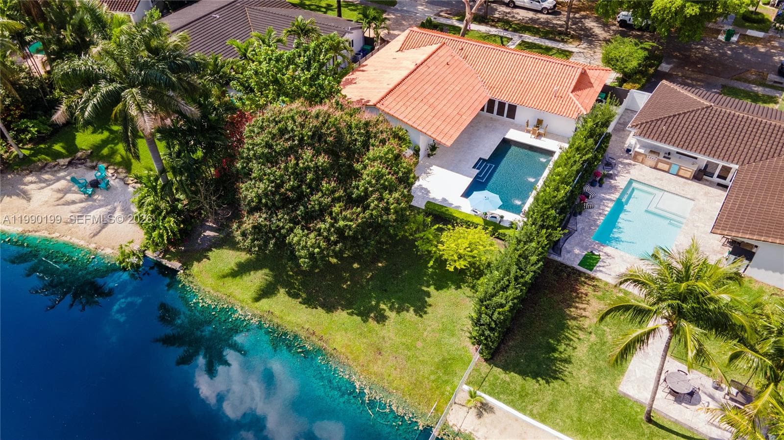 7327 Sabal Dr, Miami Lakes FL 33014 — 40