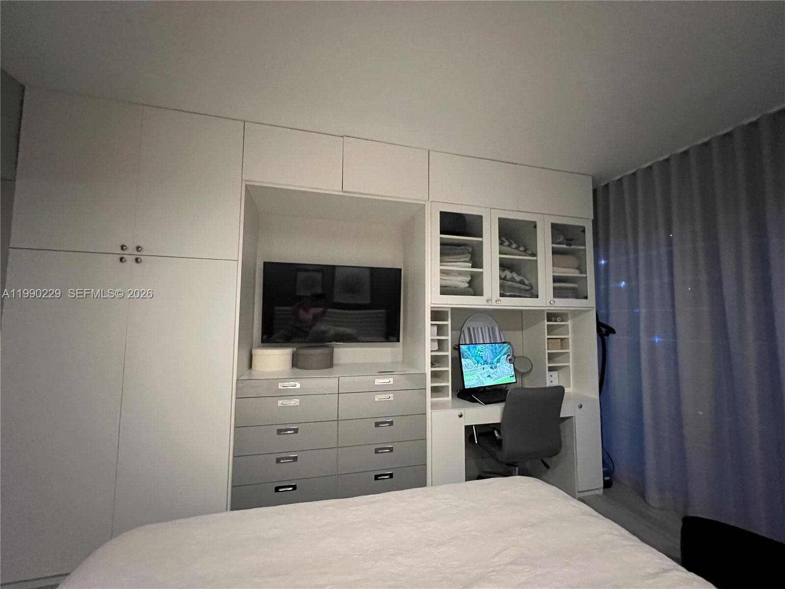 45 SW 9th St # 1401, Miami FL 33130 — 16