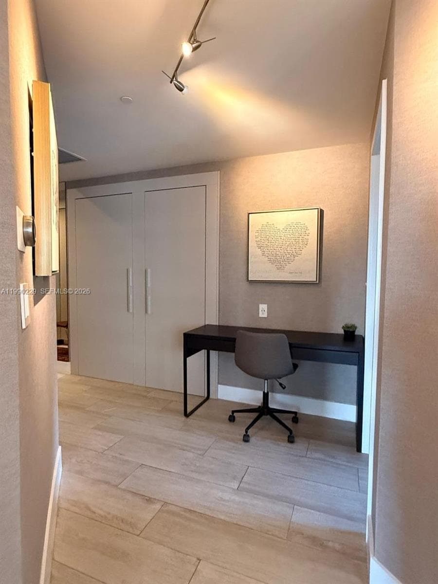 45 SW 9th St # 1401, Miami FL 33130 — 8