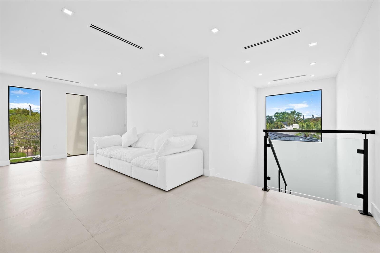 2324 SW 26th Street, Miami FL 33133 — 17