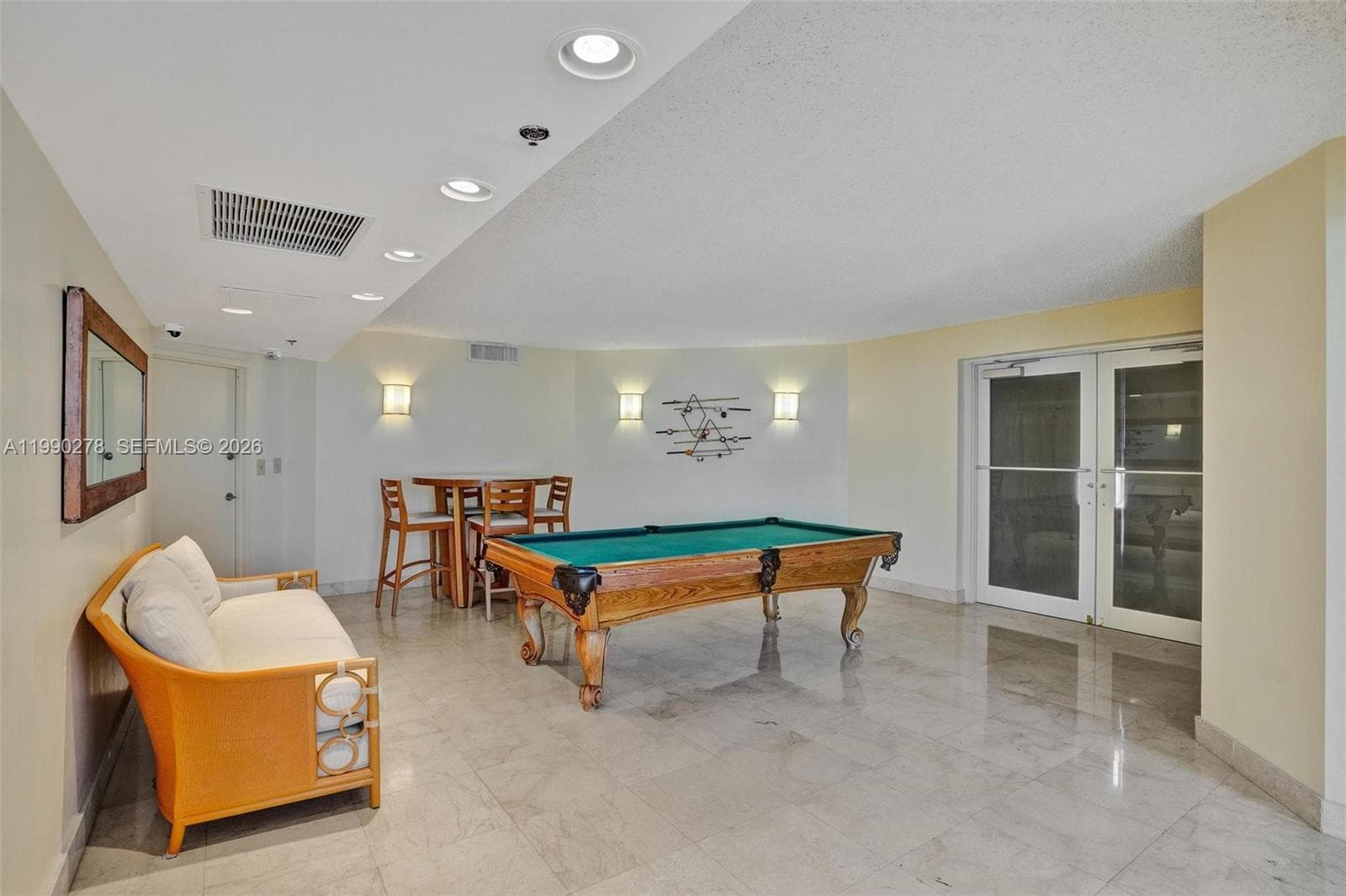 6767 Collins Ave # 304, Miami Beach FL 33141 — 37