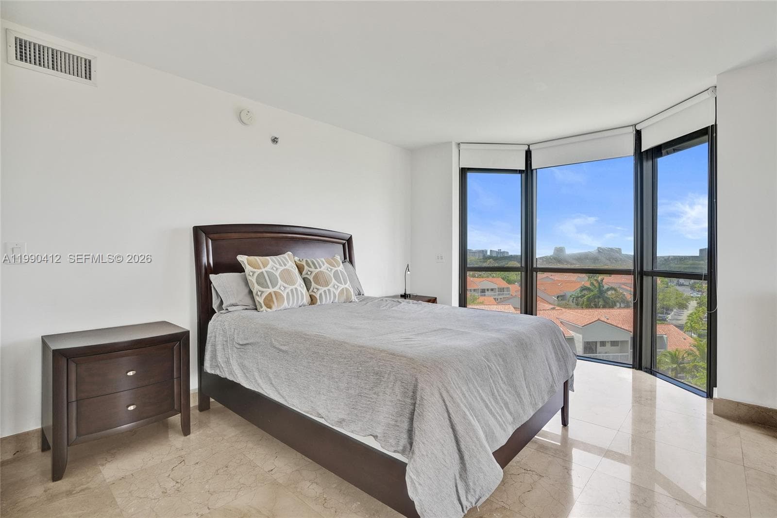 3598 Yacht Club Dr # 702, Aventura FL 33180 — 33