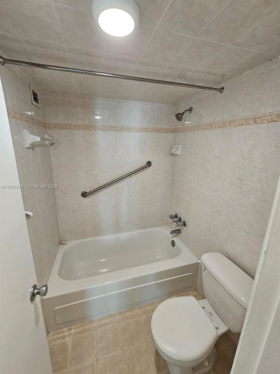 7135 Collins Ave # 1821, Miami Beach FL 33141 — 7