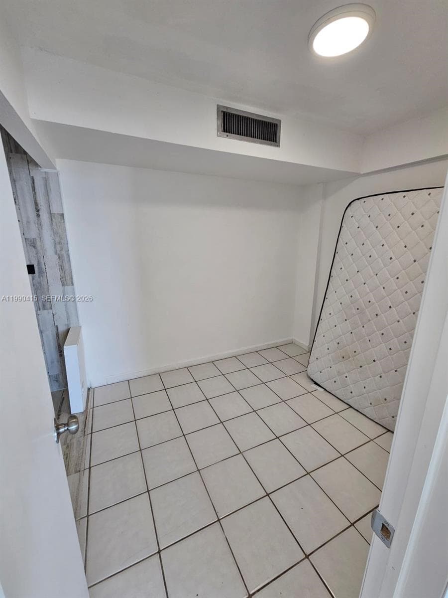 7135 Collins Ave # 1821, Miami Beach FL 33141 — 9
