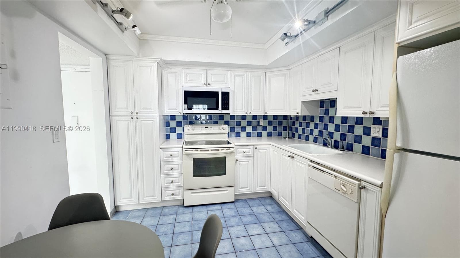 18061 Biscayne Blvd # 1203, Aventura FL 33160 — 4