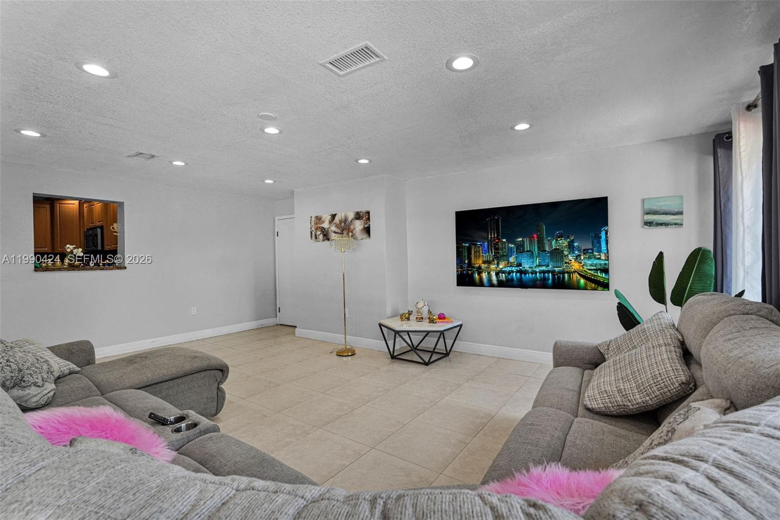 760 E 55th St, Hialeah FL 33013 — 17