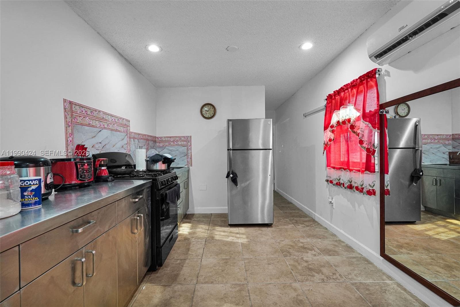 760 E 55th St, Hialeah FL 33013 — 37