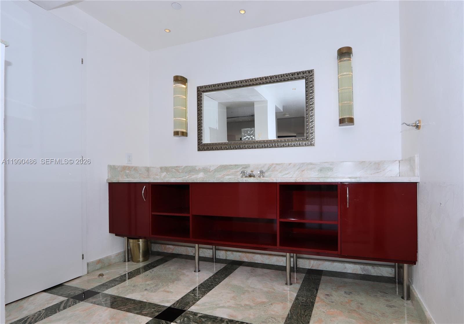 1000 Island Blvd, Aventura FL 33160 — 19
