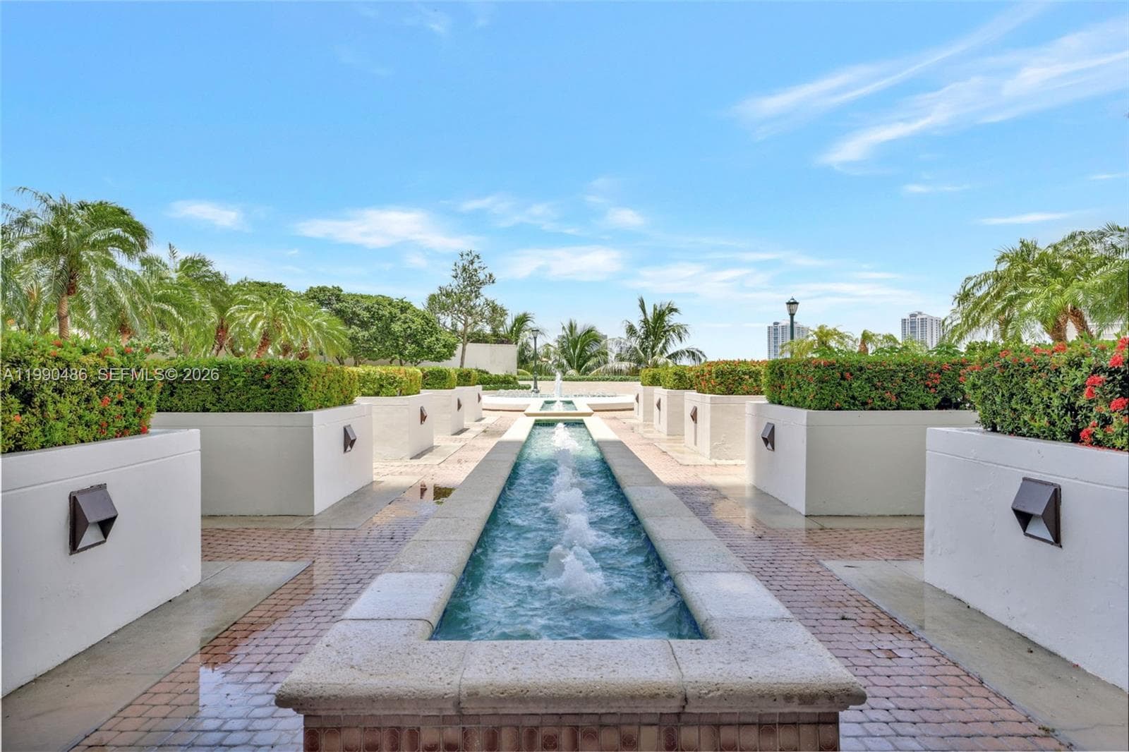 1000 Island Blvd, Aventura FL 33160 — 39