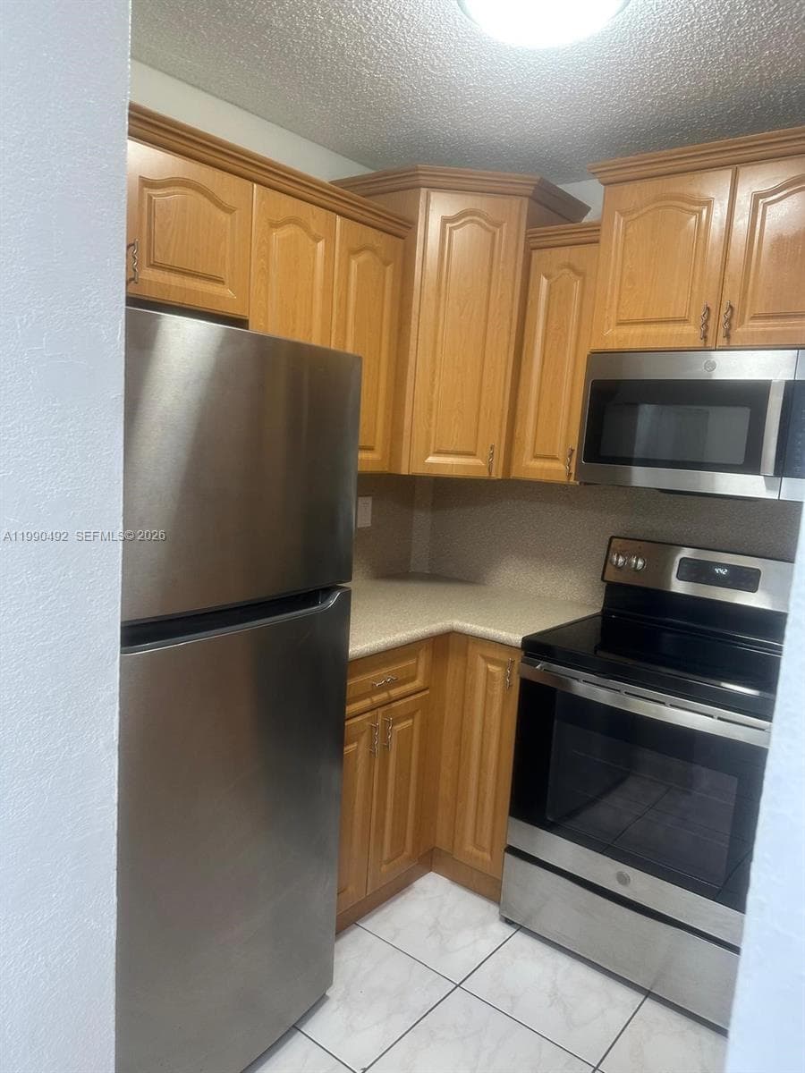 2565 W 56th St # 209, Hialeah FL 33016 — 2