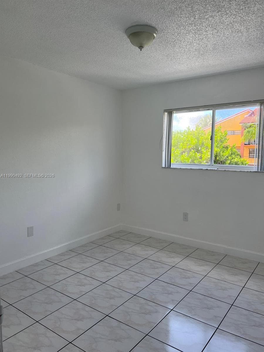 2565 W 56th St # 209, Hialeah FL 33016 — 11