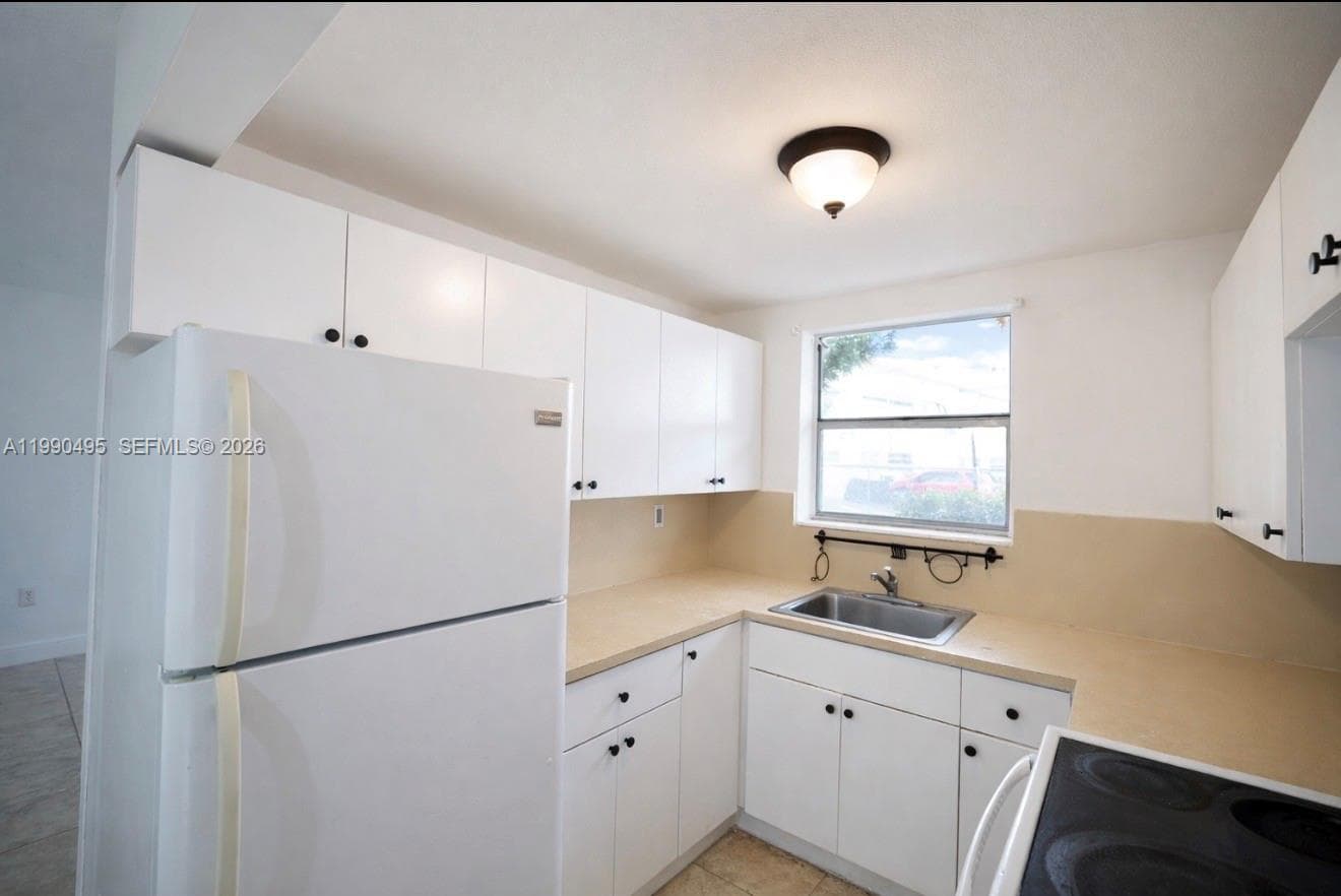 12275 NE 19th Ave # 4, North Miami FL 33181 — 2