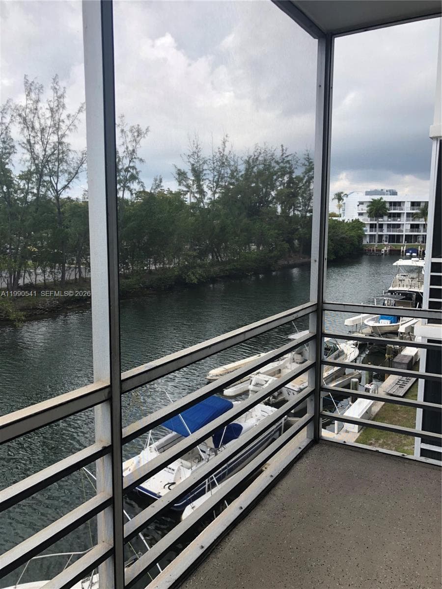 3660 NE 166th St # 305, North Miami Beach FL 33160 — 2